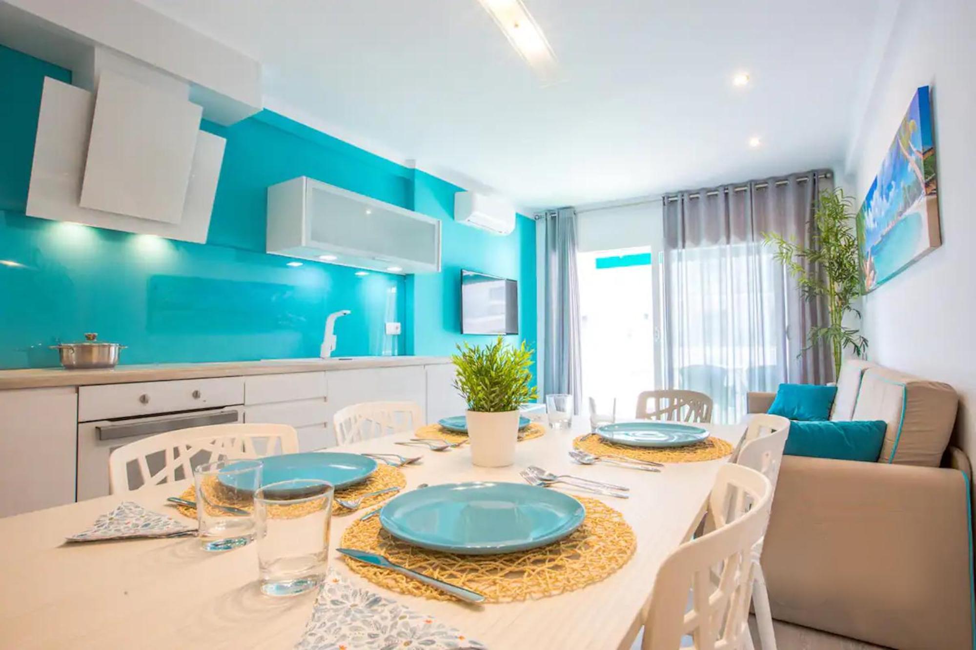 Uhc Carlos V Apartments Салоу Екстериор снимка